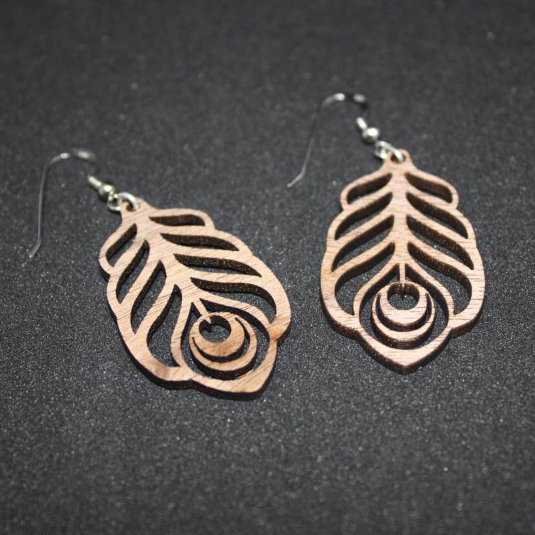 Ohrhänger Pfauenauge aus Holz