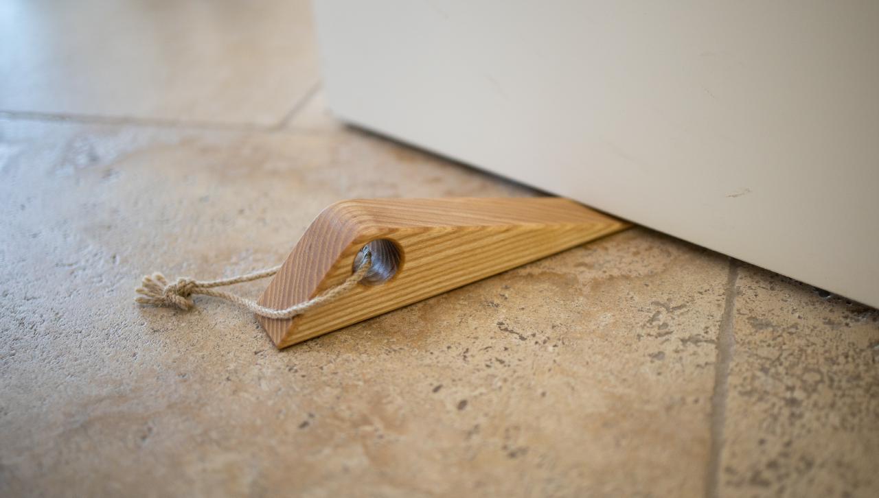 Holz Türstopper Türkeil mit Kordel aus Esche geölt