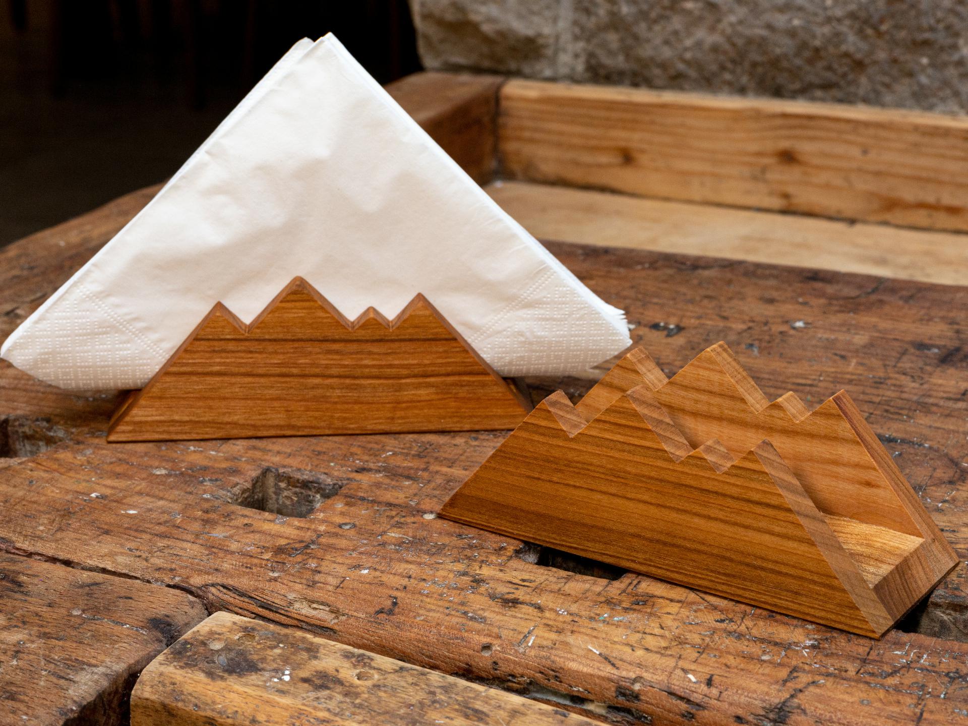 Holz Serviettenhalter Berge aus geöltem Kirschholz