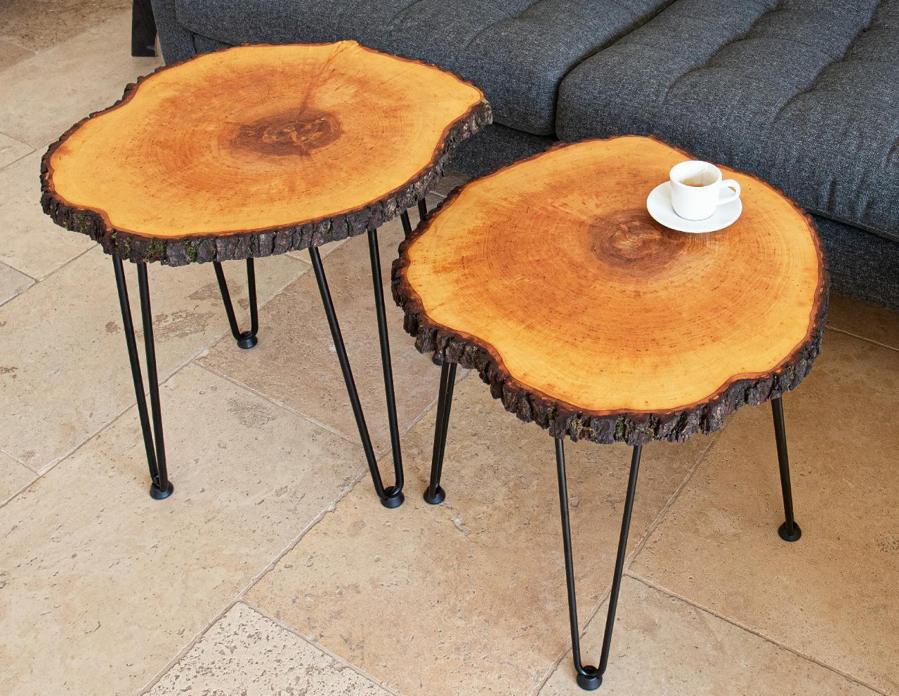 Beistelltisch aus Erle‑Baumscheibe mit Rinde – lackiertes rustikales Unikat 51–55 cm
