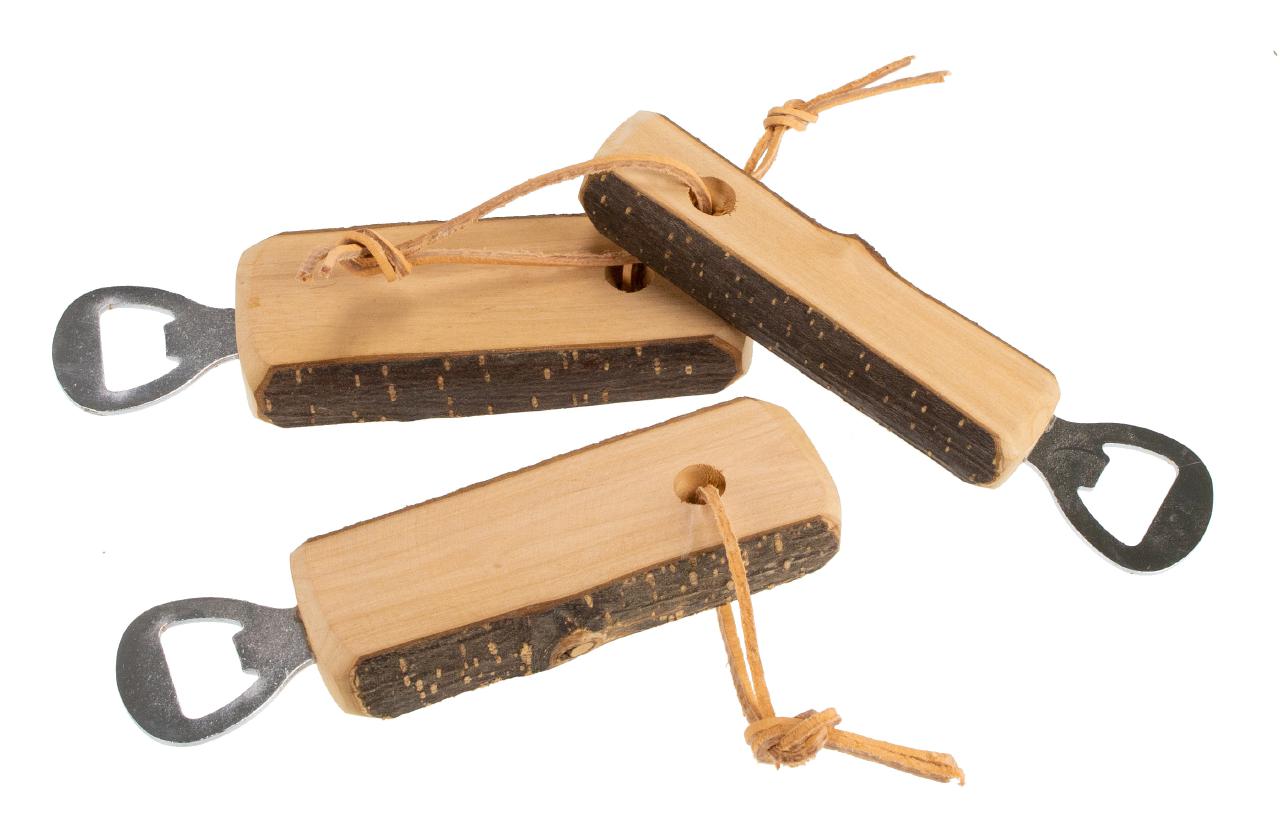 Flaschenöffner aus Erlenholz mit Rinde und Lederband, 16 cm