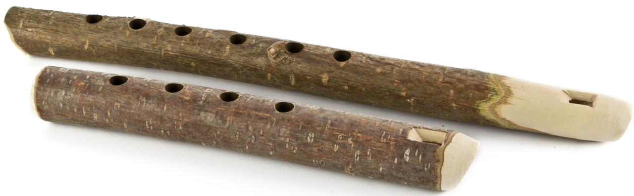 Handgefertigte Haselnuss-Blockflöte mit Rinde - Naturinstrument - L: 28 cm