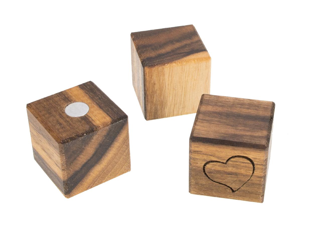 Holzwürfel Magnet 25mm aus Nussbaum Massivholz geölt