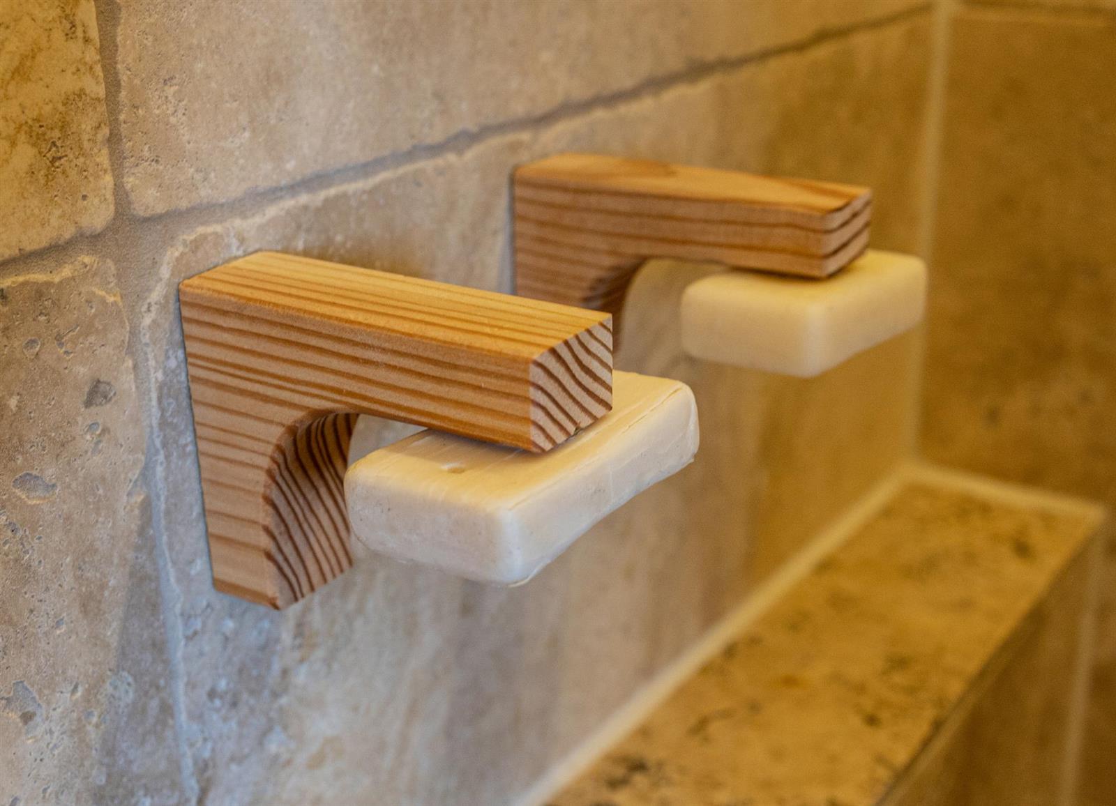 Lärchenholz Seifenhalter mit Magnetplatte - Magnetischer Seifenhalter aus Holz für Badezimmer und Küche