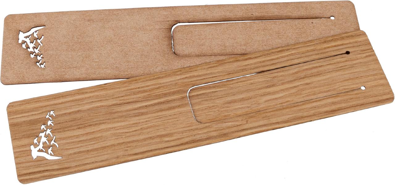 Holz-Lesezeichen aus geölter Eiche mit Vogelschwarm-Gravur, extrem biegbar und handgefertigt
