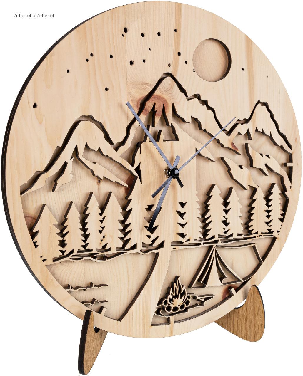 Wanduhr aus Naturholz mit Outdoor & Camping-Motiv und geräuschlosem Funkuhrwerk, handgefertigt